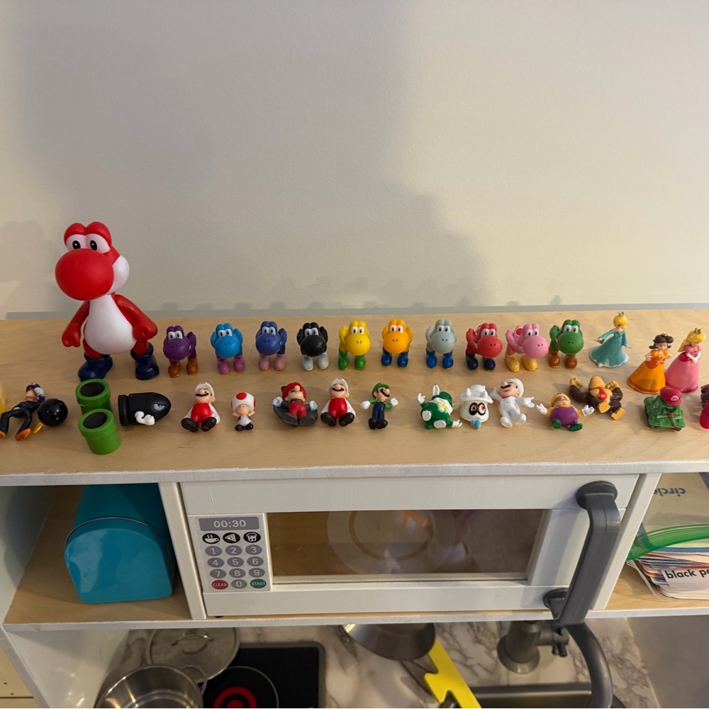 Super Mario Assorted Kids Toy Figures - Yoshi, Mario, princesses